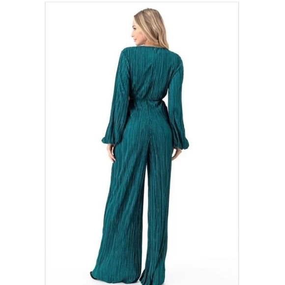 NEW RED CUT OUT PLEATED WIDE LEG JUMPSUIT Small - Picture 3 of 3